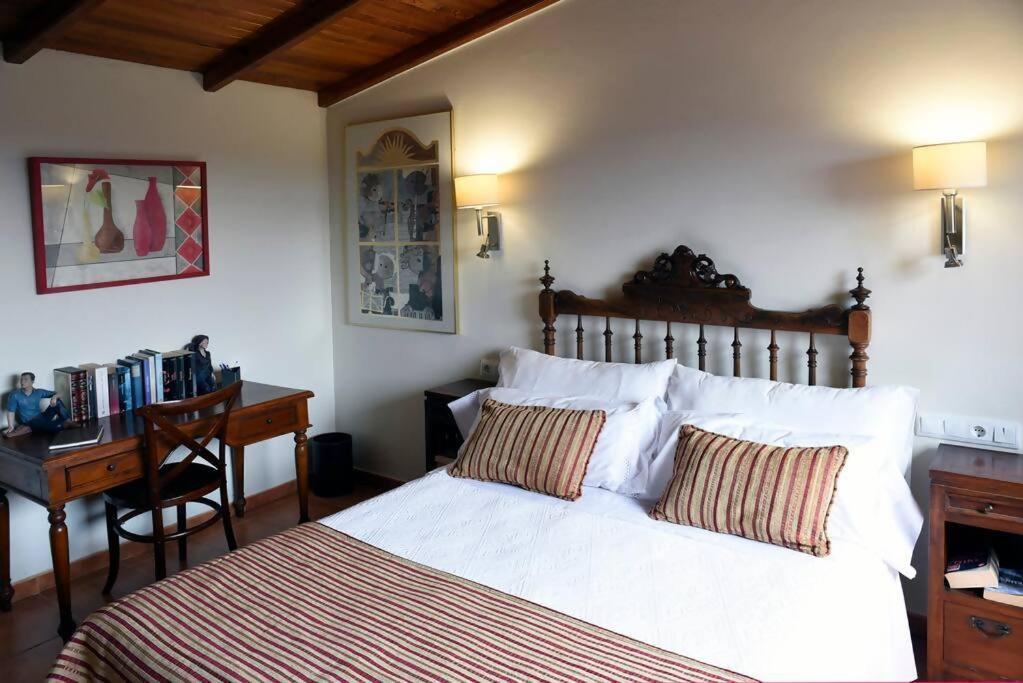 Casa De Afora Casa Con Piscina Y Jacuzzi Privados Guest House ซานติอาโก เด กอมโปสเตลา ภายนอก รูปภาพ