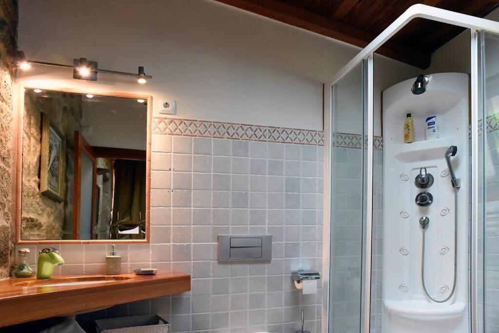 Casa De Afora Casa Con Piscina Y Jacuzzi Privados Guest House ซานติอาโก เด กอมโปสเตลา ภายนอก รูปภาพ