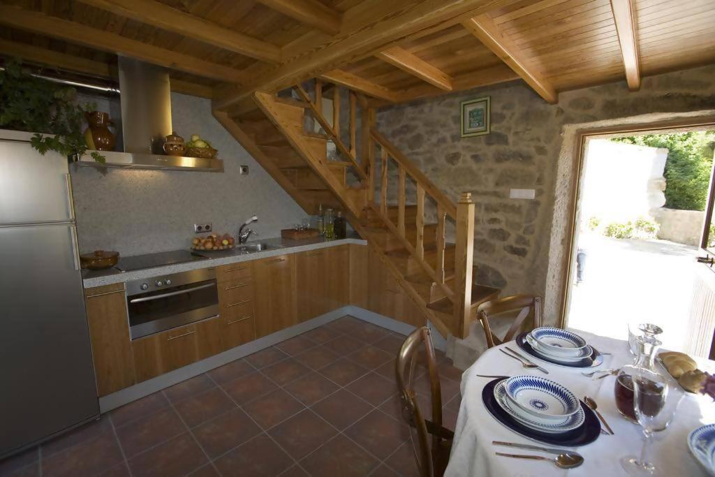 Casa De Afora Casa Con Piscina Y Jacuzzi Privados Guest House ซานติอาโก เด กอมโปสเตลา ภายนอก รูปภาพ