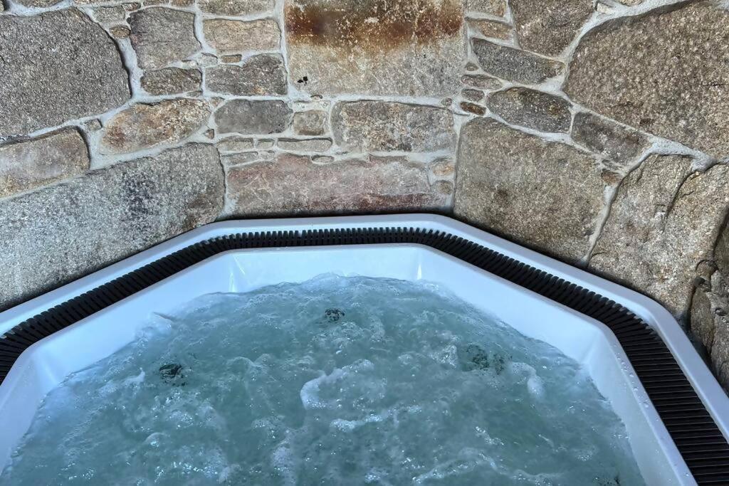 Casa De Afora Casa Con Piscina Y Jacuzzi Privados Guest House ซานติอาโก เด กอมโปสเตลา ภายนอก รูปภาพ